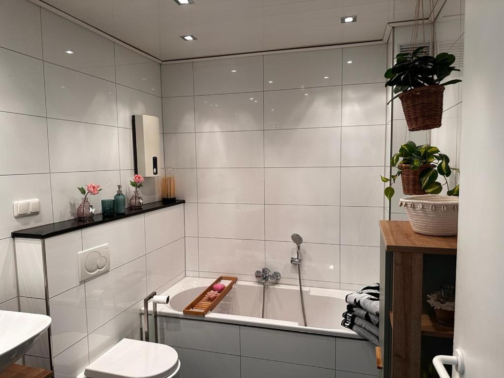 A&V Apartments Wunderschoene Rheinblick Wohnung Zum Entspannen Apt Ela Duisburg Ngoại thất bức ảnh