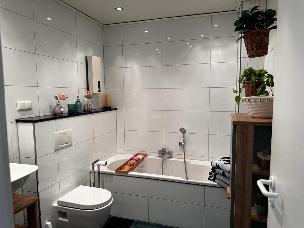 A&V Apartments Wunderschoene Rheinblick Wohnung Zum Entspannen Apt Ela Duisburg Ngoại thất bức ảnh